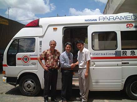 Colleague from Phnom Penh, Koji, well-known Cambodian doctor, super ambulance from SbSI